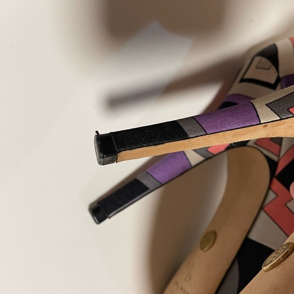 Emilio Pucci Psychedelic Pattern Pumps - Picture 8 of 14